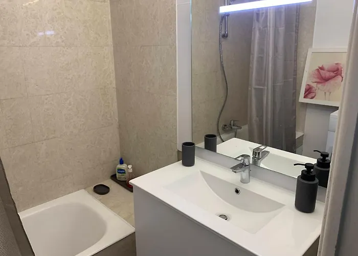 Grand Proche Avec Piscine. Antibes