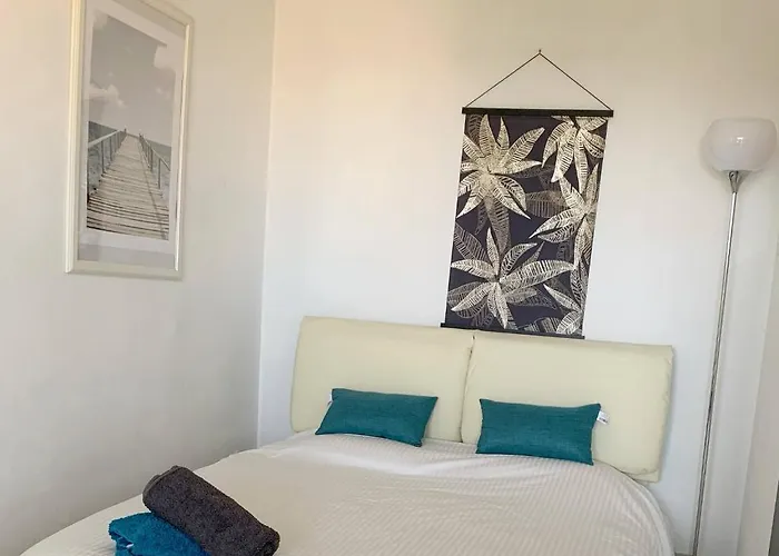 Appartement Grand Proche Avec Piscine.